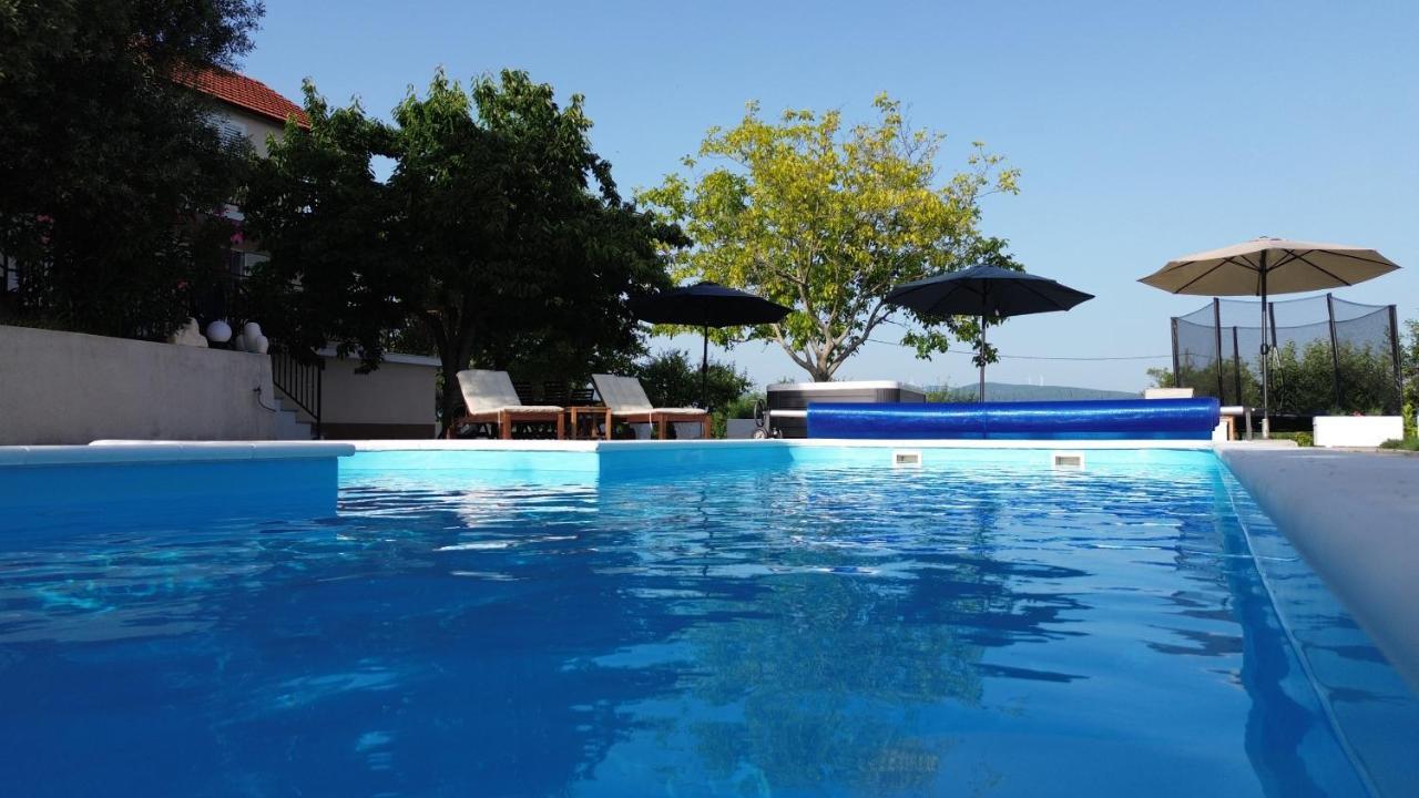 Casa Di Oliva-House With Heated Pool & Jacuzzi In Trilj, Croatia Exterior foto